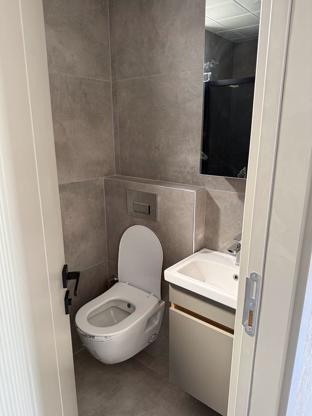 WC mit Waschtisch