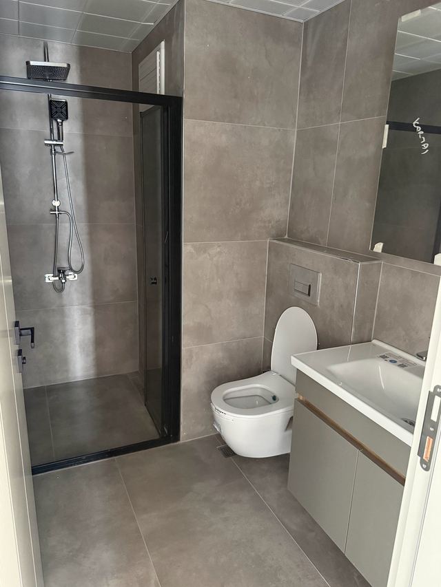 Badezimmer mit Dusche